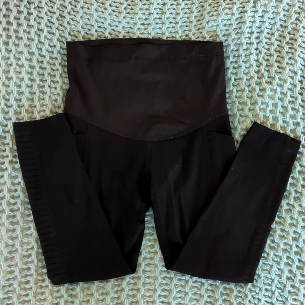 Black cropped maternity leggings